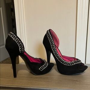Black  Peep-Toe Heels with chain link trip